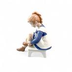 Bing & Grondahl - Beeldje - Marianne, girl tying shoelace