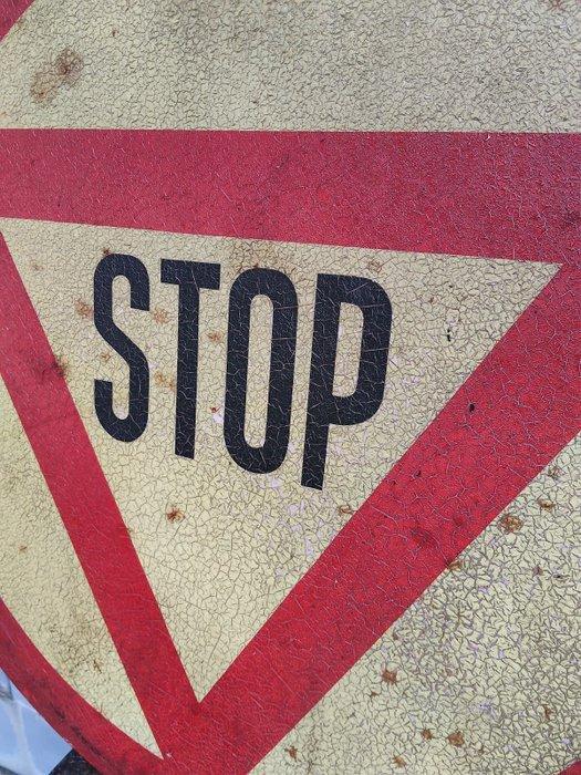 STOP wegwijzer vintage in metaal – jaren ’50–’70 –, Antiek en Kunst, Curiosa en Brocante