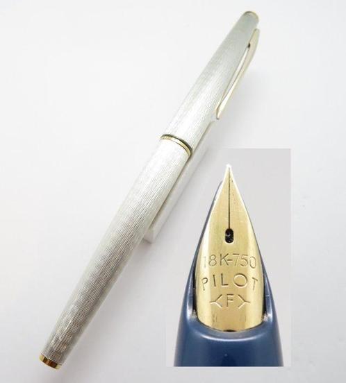 Pilot - Elite (silver and blue) - 18K gold nib (F) - Vulpen, Verzamelen, Pennenverzamelingen