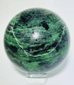 Ruby Zoisite Sphere met zwarte biotiet-inclusies — Ø 111 mm-