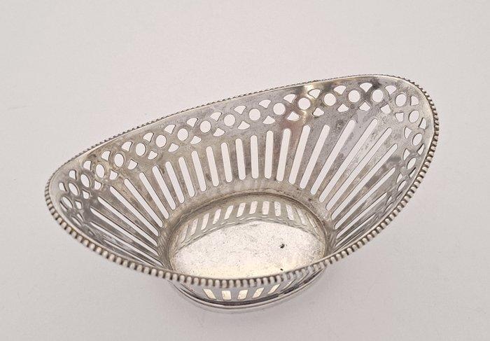 H. Schriek - Bonbon mand - schuitvormig model, 1977 - .835, Antiek en Kunst, Antiek | Zilver en Goud