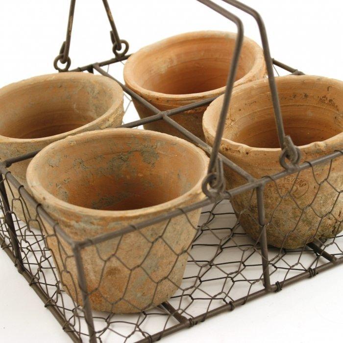 Bloempot - Terracotta, Staal - 4 potten in draadmand., Antiek en Kunst, Curiosa en Brocante