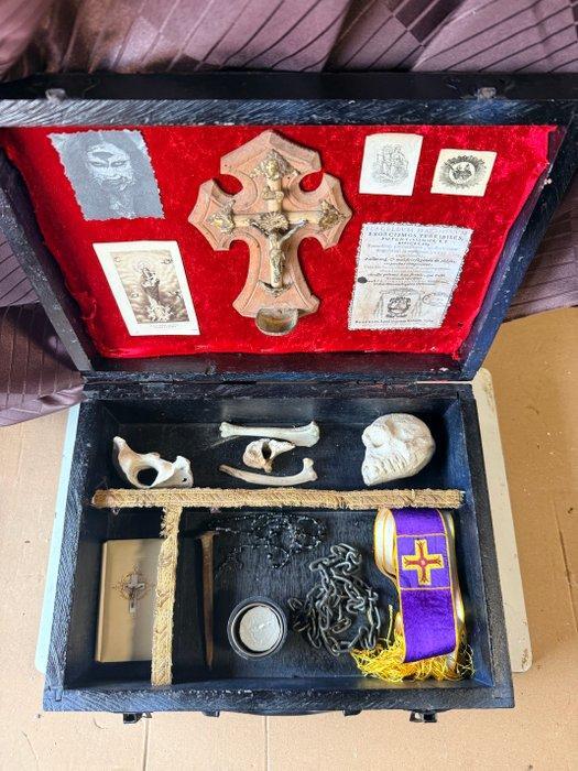Koffer Demonisch Exorcisme Victoriano Taxidermie volledige, Antiek en Kunst, Curiosa en Brocante