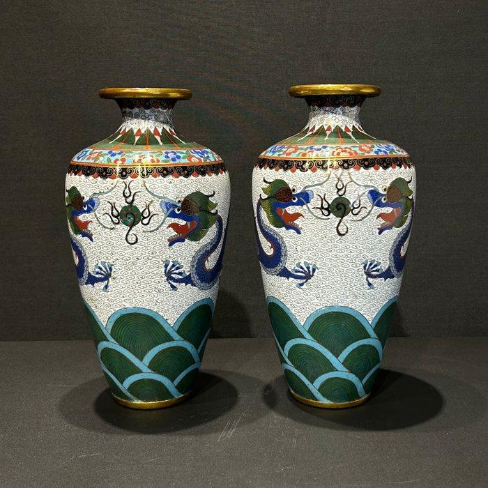 Vaas - Brons, Emaille - China (Zonder minimumprijs), Antiek en Kunst, Antiek | Overige Antiek