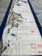 Rouleau peint à la main avec calligraphie et scène de