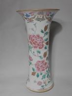 Paire de vases Cornet à decors de Fleurs (Vendu sans prix de