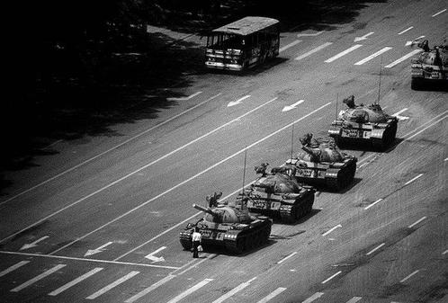 Stuart Franklin (1956-) - ‘The tank man’. Tiananmen Square,, Antiek en Kunst, Kunst | Schilderijen | Modern