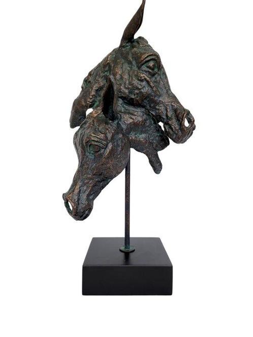 Figurine - Knuffelende paarden - Fer, Marbre, Antiek en Kunst, Curiosa en Brocante
