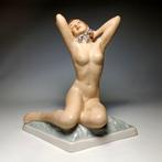 Royal Dux - Elly Strobach König - sculptuur, Sitting Nude