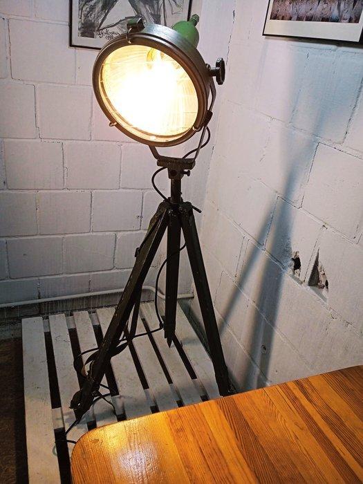 Statief vloerlamp - Militair lamp op statief - Metaal, Hout,, Antiek en Kunst, Antiek | Verlichting