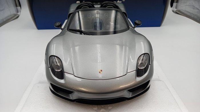 Autoart 1:12 - Modelauto - Porsche 918 Spyder 2013 with, Hobby en Vrije tijd, Modelauto's | 1:5 tot 1:12