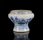 Coupe à tige en porcelaine bleue et blanche chinoise, Antiquités & Art