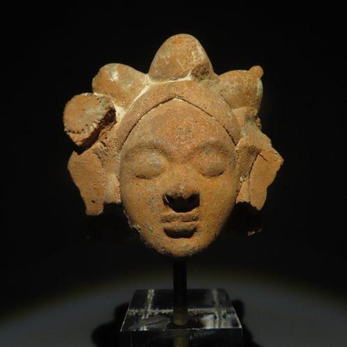 Majapahit Terracotta Hoofdfiguur. 900-1000 n.Chr. 7 cm H., Collections, Minéraux & Fossiles