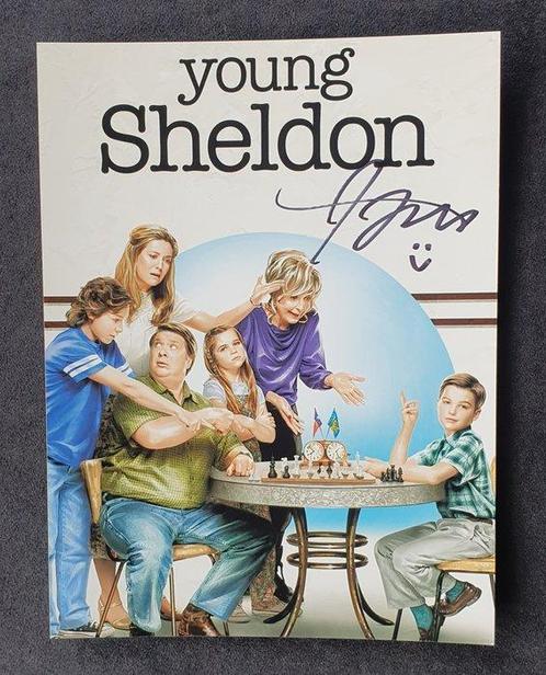 Young Sheldon - Signed by Iain Armitage (Sheldon Cooper), Verzamelen, Film en Tv