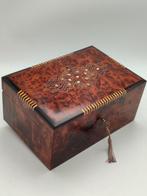 Sieradendoos - Hout (Thuya), hout, parelmoer, marqueterie,, Antiek en Kunst