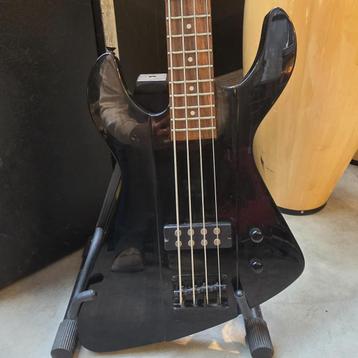Dean Bassgitaar 4 string Incl. Hoes | Nette Staat beschikbaar voor biedingen