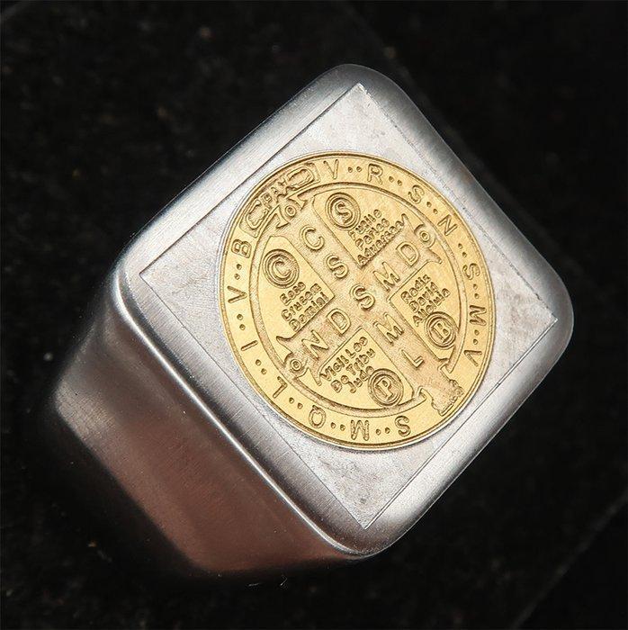 Exorcisme-ring - Kruis van Sint-Benoît - Goddelijke kracht -, Antiek en Kunst, Antiek | Boeken en Manuscripten