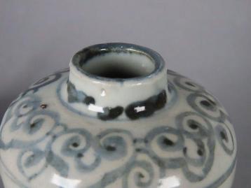 Jiajing (1522-1566) - Bocal - Vase sphérique Ming bleu et, Antiek en Kunst
