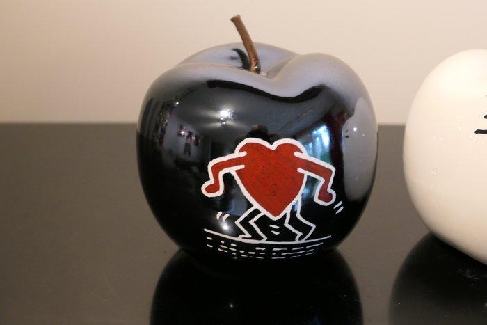 RichART - Lot de 2 pommes en hommage à Keith Haring - L, Antiek en Kunst, Kunst | Designobjecten
