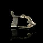 Oud-Romeins Zilver Fibula van het knie-achtig type, Antiek en Kunst