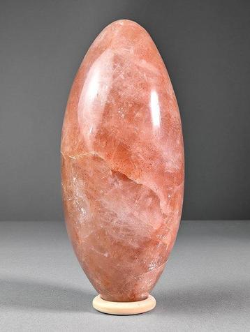 Quartz rose merveilleux Lingam - Hauteur : 15 cm - Largeur :