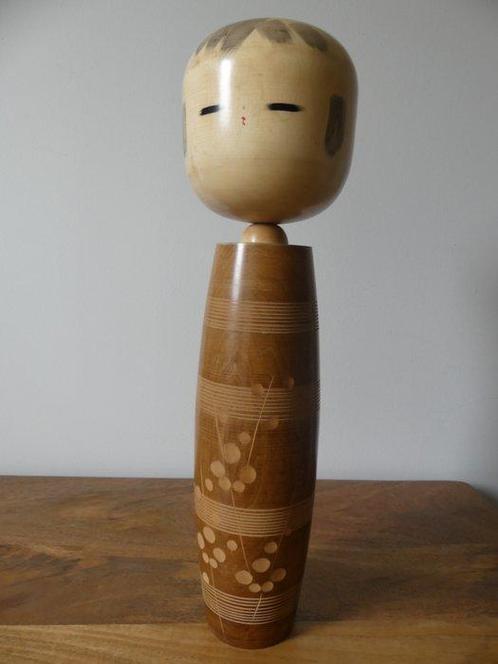 Zeer grote vintage kokeshi met pruimenbloesems, 45 cm, met, Antiek en Kunst, Antiek | Meubels | Stoelen en Sofa's