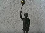 Artihove - Figurine - MEISJE MET BALLON EN POP - Bronze