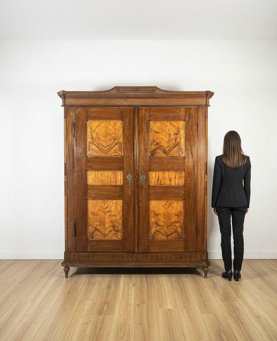 Kleerkast - Hout - Neoclassistische kast met 2 deuren, Antiek en Kunst, Antiek | Overige Antiek