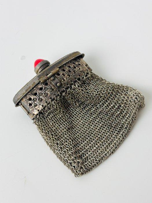 Antieke mesh met rode cabochon sluiting, ca. 1900–1920 -, Antiek en Kunst, Curiosa en Brocante