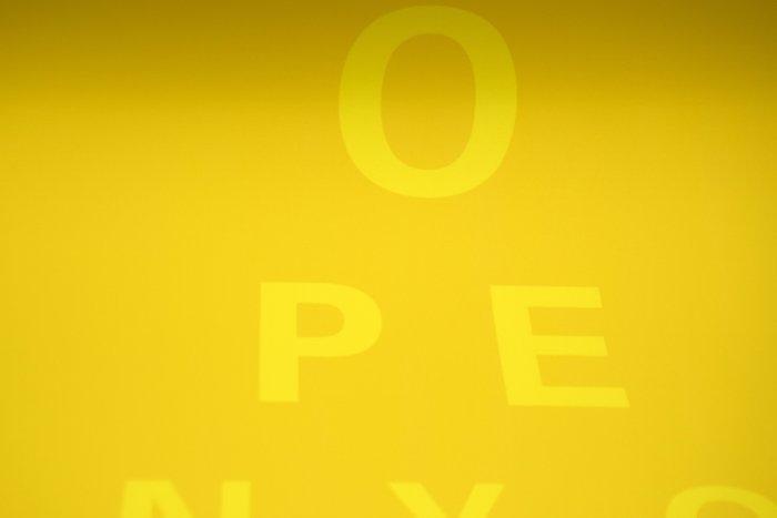 Alex Bucklee (XX-XXI) - Eye Test - Yellow Edition, Antiek en Kunst, Kunst | Designobjecten