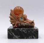 sculptuur, - - 100 mm - Carneool Bol op Drakenkop Houder met