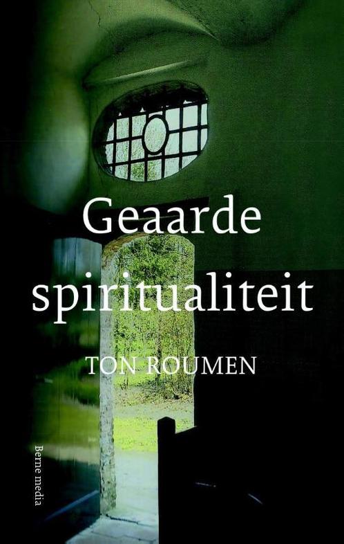 Geaarde spiritualiteit 9789089721631 Ton Roumen, Boeken, Esoterie en Spiritualiteit, Zo goed als nieuw, Verzenden