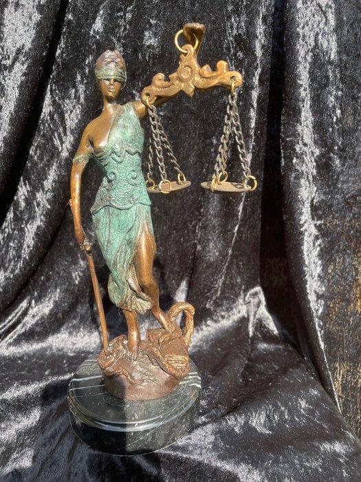 Lady Justice - 23 cm - Figuur - Gepatineerd brons, Antiek en Kunst, Curiosa en Brocante