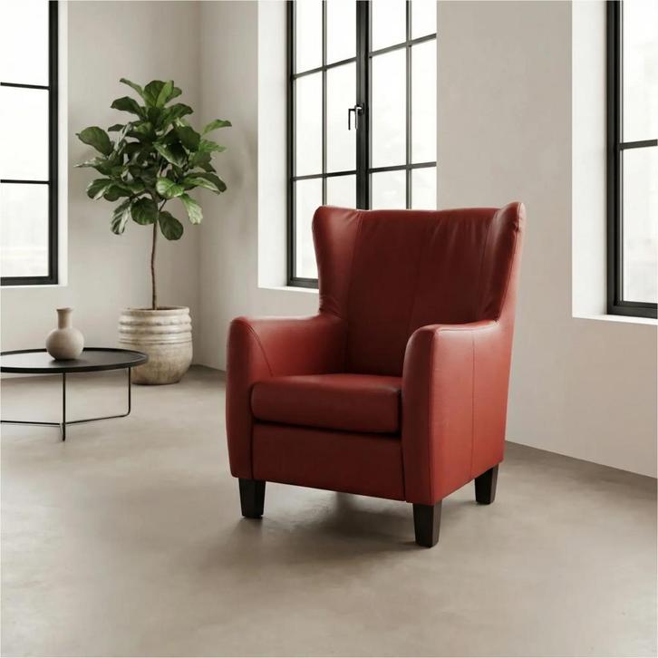 Leren fauteuil Hug - Toledo Red (rood) - Poten hout zwart, Huis en Inrichting, Fauteuils, 75 tot 100 cm, 75 tot 100 cm, Nieuw