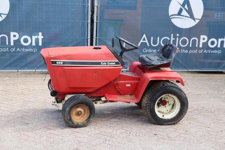 Veiling: Minitractor Cub Cadet 682 Diesel 17pk, Tuin en Terras, Zitmaaiers, Ophalen
