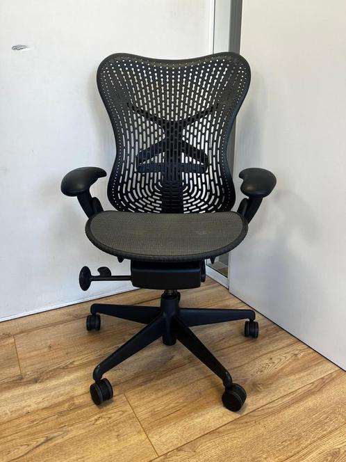 Refurbished Herman Miller Mirra Bureaustoel - Instapmodel, Huis en Inrichting, Bureaustoelen, Bureaustoel, Zwart, Zo goed als nieuw