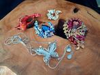 Goudgeplateerde en zilvergeplateerde broches met kleurrijke, Nieuw