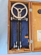 Driepunts-protractor - Serienummer: 9601 - Hout, Metaal