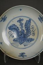 Wanli (1573-1619) - Kom - Large Cabbage in Double Circles -