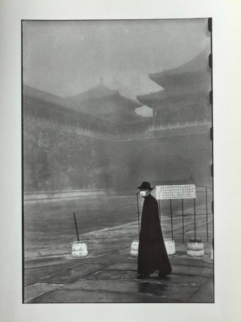 Henri Cartier-Bresson - A visitor to the Forbidden City,, Antiek en Kunst, Kunst | Designobjecten