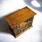 Nachtkastje - Hout - Sculpté – Frankrijk
