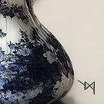 NYX - Porcelain Bloom – La Grâce Silencieuse de l’Orient, Antiek en Kunst