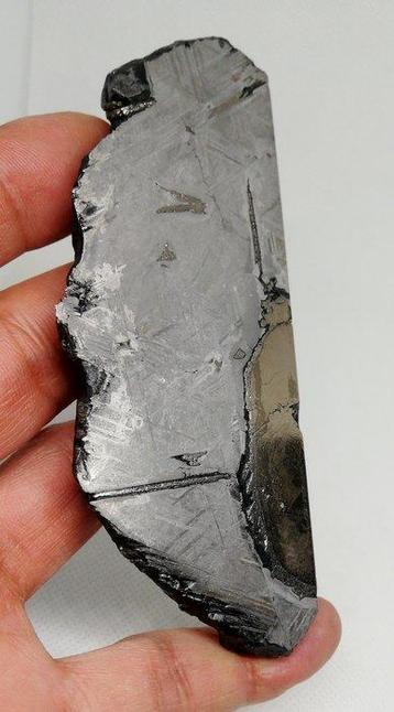 Saint Aubin meteorite, Ligne de Widmanstaeten. inclusion