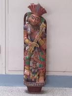 Godin van harmonie, uitgehouwen polychroom houten