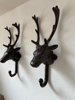 Ornement décoratif (2) - Europe - Une paire de crochets à