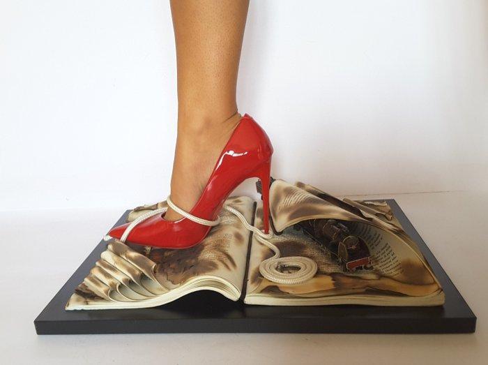 Arianna De Blanck (2003) - ALCHEMISED – Scarpa Rossa su, Antiek en Kunst, Kunst | Designobjecten
