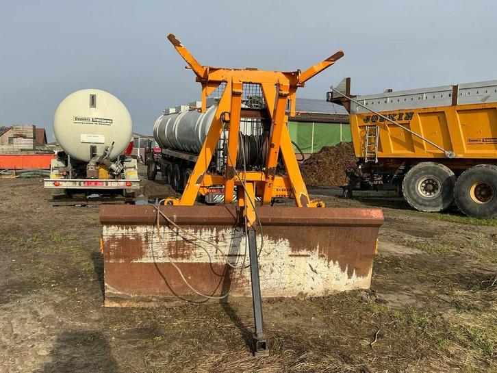 Winch voor achter tractor, Zakelijke goederen, Landbouw | Werktuigen