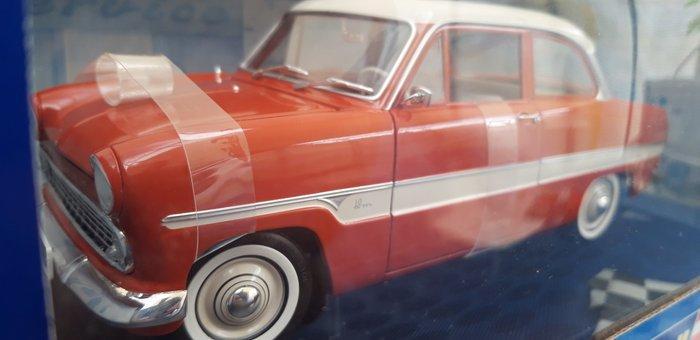 Revell 1:18 - Modelauto - FORD TAUNUS - 12M Streifentaunus, Hobby en Vrije tijd, Modelauto's | 1:5 tot 1:12