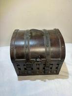 Kist - Antieke Kist met metalen details en vlechtwerk - Hout