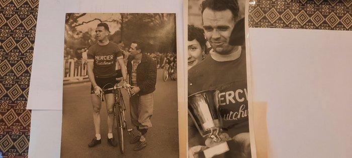 Press - 2 Photographies du cycliste Rik Van Steenbergen, Antiek en Kunst, Kunst | Designobjecten